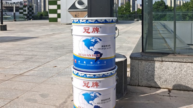 在刷墙之前，墙面处理和底漆的选择至关重要。以下是一些注意事项：